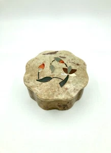 INDIA ALABASTER ONYX APPLIED  FLOWERS TRINKET JEWELRY SCALLOP ROUND COVERED BOX - Picture 1 of 6