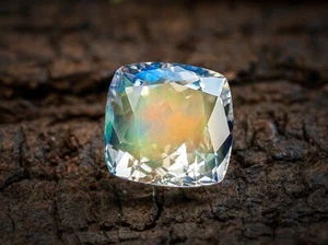 Piedra preciosa de luna arco iris dorada de 2,92 quilates facetada 8x8x5 mm forma de cojín - Imagen 1 de 3