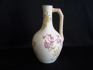 Royal Worcester Handled Vase Glazed Floral CIRCA 1891 - Foto 1 di 5