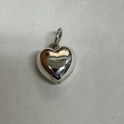Gioiello Ciondolo Cuore Bombato Vintage In Argento 925/000 - Immagine 1 di 3