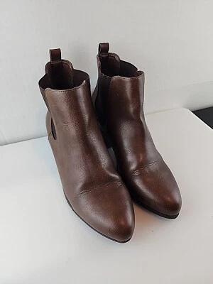 Женские коричневые ботильоны Forever 21 без застежек размер 8,5 на массивном каблуке  - Изображение 1 из 4
