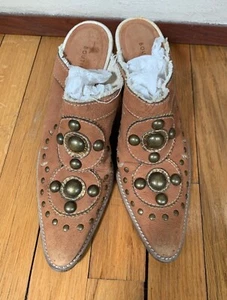 BOUTIQUE 58 WESTERN STYLE TAN SLIDES WITH STUDS - Picture 1 of 5