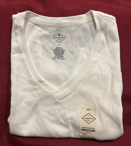 Neu mit Etikett St. John's Bay Damen Kurzarm-T-Shirt Tee Qualität V-Ausschnitt weiß neu - Bild 1 von 1