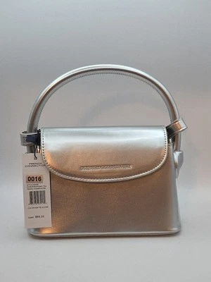 Bolsa de prata pequena French Connection nova com etiquetas, Christina Patent Top, alça tiracolo - Imagem 1 de 4
