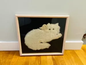 Gato esponjoso blanco vintage con alas de ángel crewel punta de aguja enmarcada obra de arte - Imagen 1 de 6