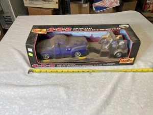 Maisto 403915 4+2+2 Chevrolet SSR Concept + Yamaha Suzuki Motorcycles 1:18 2001 - Picture 1 of 24