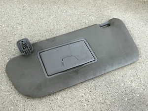 MAZDA 2004-2009 3 CONDUCTOR IZQUIERDO LH PARASOL PARASOL COLOR GRIS OEM - Imagen 1 de 4