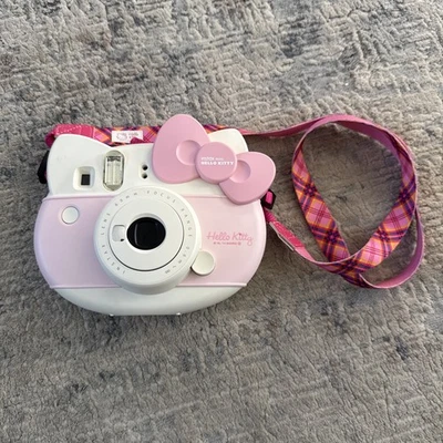 Fujifilm Instax Mini HELLO KITTY Pink Instant Film Camera *MISSING Batt Cover* - Image 1 of 4