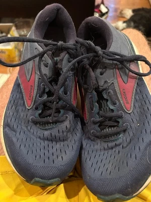 Brooks Dyad 11 Women's Sz 7 M (2E) Navy Blue Athletic Running Shoes 1203122E490 - Image 1 of 4