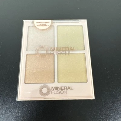 MINERAL FUSION Vegan Highlighter Palette, Stargazing - Image 1 of 4