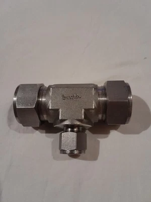 Montaje de tubo Swagelok, camiseta de unión reductora SS-1610-3-16-8, 1" X 1" X 1/2". NUEVO Foto 1 de 3