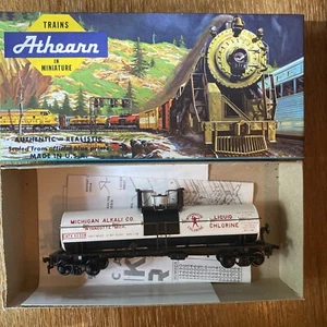 Athearn Ready to Run HO 1551 40ft Chemical Tank Michigan Alkali - Picture 1 of 2