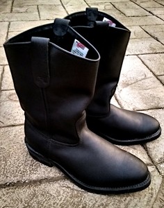 redwing boots pull on