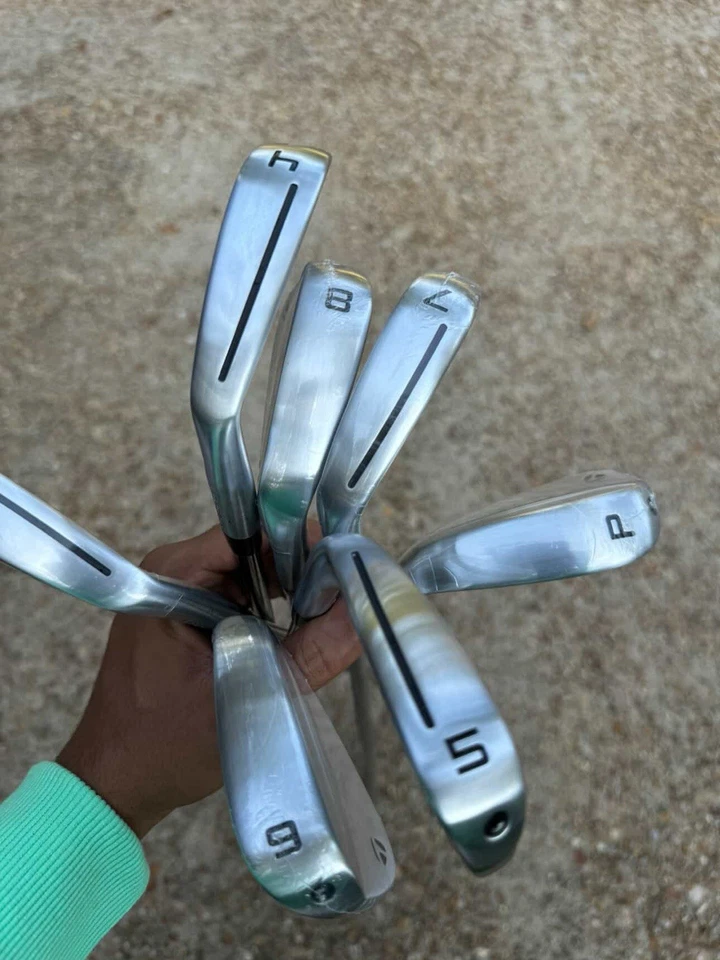 Juego de hierros TaylorMade P790 2025 4-PW con ejes rígidos Dynamic Gold S300  Foto 1 de 4