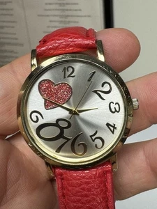 Vintage Love Sparkly Heart Motiv Quarz Uhr ohne Batterie Top Valentinstag - Bild 1 von 12