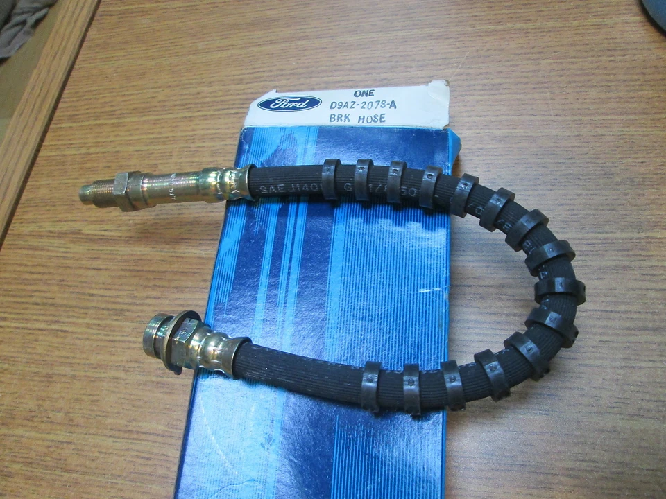 MANGUERA DE FRENO DELANTERA DERECHA LINCOLN TOWN CAR 1979 80 NUEVO EN STOCK Foto 1 de 2