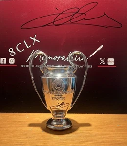 Mini Trofeo UCL firmado por IKER CASILLAS **Prueba fotográfica y certificado de autenticidad - Imagen 1 de 5