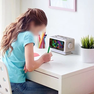 All in One LED Wecker mit USB-Ausgang und bunten Anzeigeoptionen - Zdjęcie 1 z 15