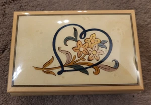 Reuge Sorrent Holz Spieluhr Blumenherz 5,5”x4” Motiv aus Eisschlössern Italien - Bild 1 von 8