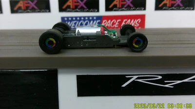 AFX RACING H.O. ESCALA MEGA G+ 1.7 CHASIS ESTRECHO LLANTAS DE COLORES ARCO IRIS Foto 1 de 4