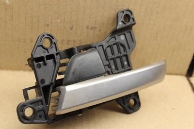 2017 2018 2019 2020 HYUNDAI ELANTRA MAÇANETA DA PORTA TRASEIRA ESQUERDA 82610F2000 - Imagem 1 de 4