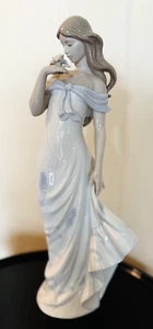 LLADRO A Flower's Whisper #6918 Porcelain Figurine 14 ½” Tall - Picture 1 of 13