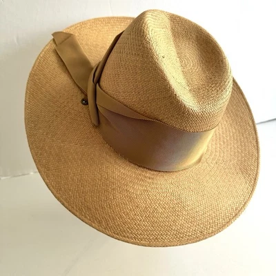 Шляпа женская солнцезащитная Freya Gardenia тканая токилья соломенная эквадорская большая желтовато-коричневая 50 SPF - Изображение 1 из 4