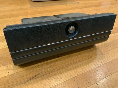 Guantera negra original Volvo 240 1981-1993 242 244 245 Turbo GL DL  Foto 1 de 2