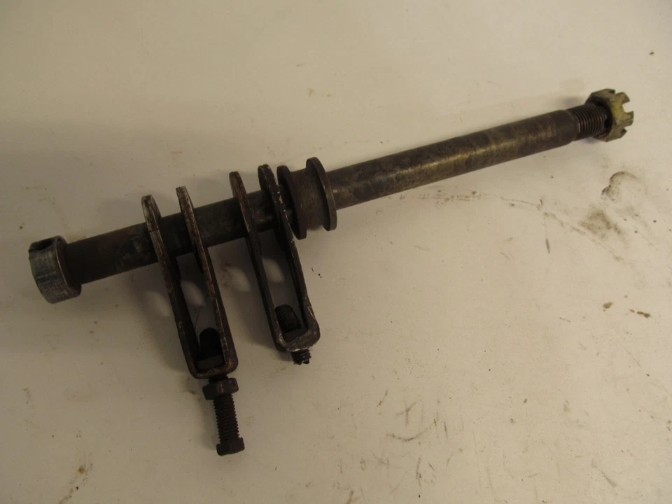 1976 YAMAHA DT 400 REAR WHEEL AXLE - Image 1 of 4