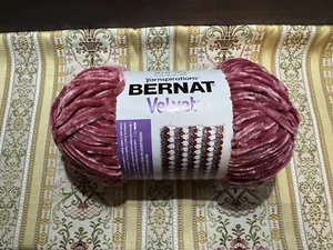 Bernat Samt Garn Knäuel Granatapfel rot 10,5 Unzen - Bild 1 von 5