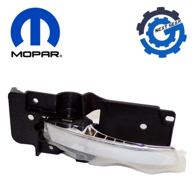 Nueva manija de puerta interior Mopar 2011-2020 Chrysler Town & Country 68066552AA fabricante de equipos originales Foto 1 de 4