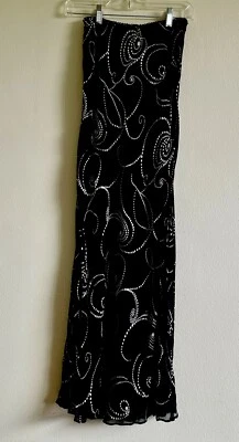 Saia Lola P. Maxi Feminina Pequena Preta Creme Bainha Babado Boêmia Reversível - Imagem 1 de 4