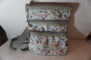 LeSPORTSAC Crossbody Umhängetasche Handtasche Hunde mit Namen Dreifachreißverschluss grau - Bild 1 von 6