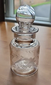 Vintage Lavendel Apotheker Glas Parfüm Flasche 5" mit Deckel geschnitten geätzte Blumen Stern - Bild 1 von 9