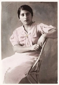 Antique female portrait woman girl hand tinted colorized studio snapshot +7906 - Picture 1 of 2