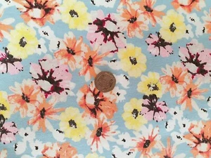 Tela de punto individual elástica de algodón lycra de la mejor calidad - diseño floral azul azul - Imagen 1 de 2