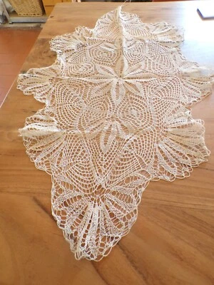 Linge ancien Napperon en dentelle aiguille beige - Photo 1/4