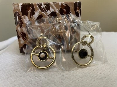 Pendientes perforados Avon 2018 Cali Deco Foto 1 de 2