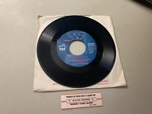 WAYLON JENNINGS WOMEN DO KNOW HOW TO CARRY ON 7" VINYL 45 RPM JUKEBOX RCA 13257 - Picture 1 of 2