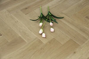 605x125x15mm Light Grey Oak Herringbone Engineered Wood Flooring Sample HO1501 - Picture 1 of 5