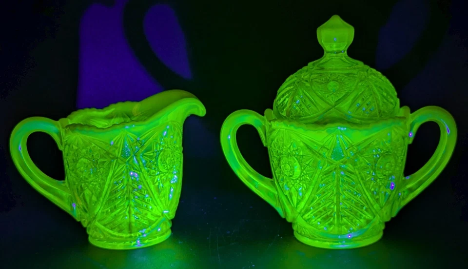 MOSSER URANIO VASELINA VIDRIO OPALESCENTE CREMA Y AZÚCAR PLATO CON TAPA Foto 1 de 4