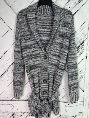 Cárdigan Basura Mujer Mediano Botón Frontal Cinturón Mármol Blanco Gris Rosa Plumero Foto 1 de 4