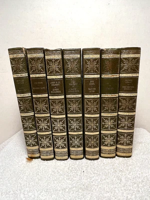 WOMEN WHO MADE HISTORY SET 7 Bks Antoinette Queen Elizabeth Sand Hamilton Curie Foto 1 de 4