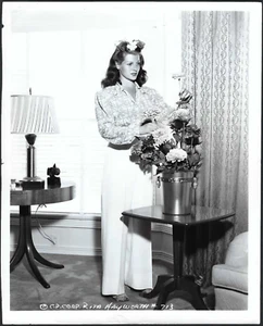 RITA HAYWORTH FOTO VINTAGE ORIGINALE ATTRICE HOLLYWOOD GLAMOUR SPLENDIDA POSA - Foto 1 di 2