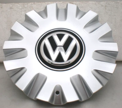 2013 - 2019 VW Volkswagen Golf Painted Silver OEM Center Cap P/N 5G0 601 149 - Изображение 1 из 4