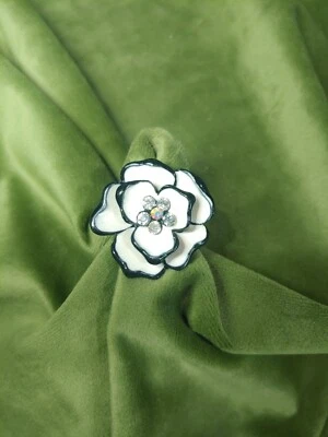 Vintage Ivory Enamel Rhinestone Flower Ring Stretch SZ: 6+ Costume Jewelry - Image 1 of 4