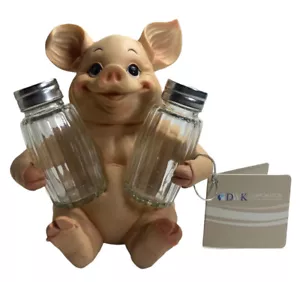 Country Farm Pig Salt & Pepper Shaker Caddy DWK Piglet Happy Hog Kitchen Decor - Imagen 1 de 9
