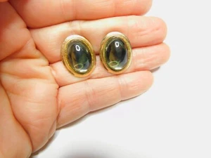 Pat. Colgante. Eslabones de metal ovalados verde moonglow en tono dorado vintage - Imagen 1 de 5