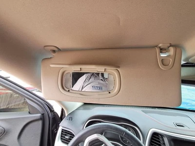 Used Left Sun Visor fits: 2016 Jeep Cherokee illuminated Left Grade A — 第 1/4 张图片