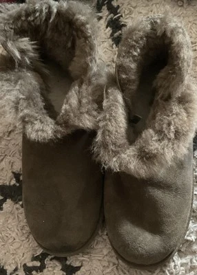 Botas de piel de oveja Kirkland Signature para mujer talla 9 verdes  Foto 1 de 4